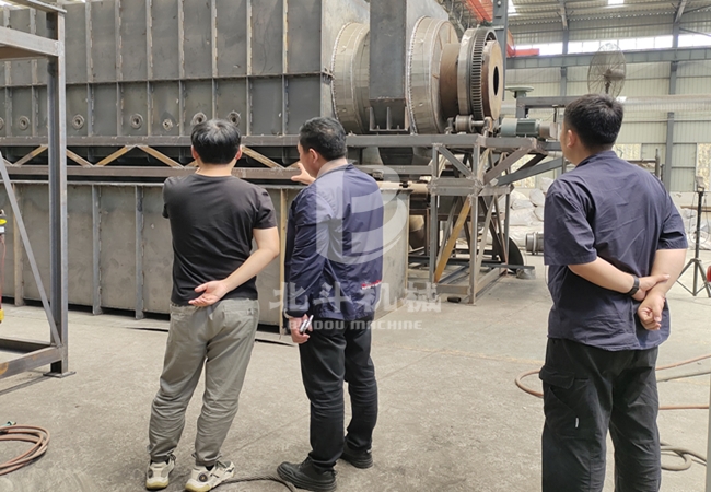 湖南客户在我厂近距离直观了解麻杆宅男视频在线免费观看机