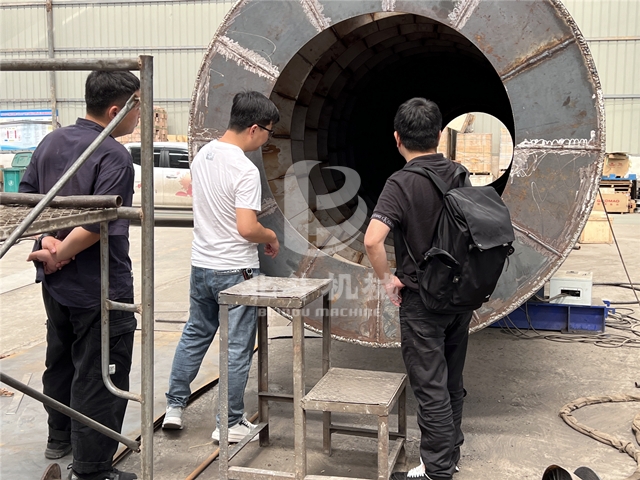客户走进木材宅男视频在线免费观看机生产车间