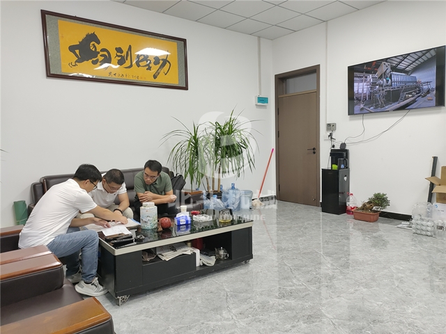 周经理用技术方案对木材宅男视频在线免费观看机进行了全方位地讲解