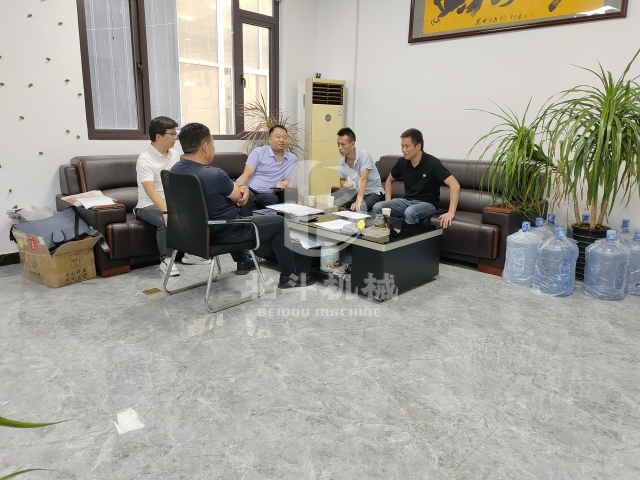 张总工程师现场解答锂电池宅男视频在线免费观看机技术难题